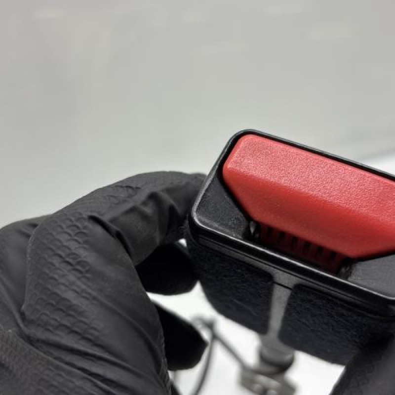 Attache ceinture avant gauche PEUGEOT 2008 1 Photo n°4