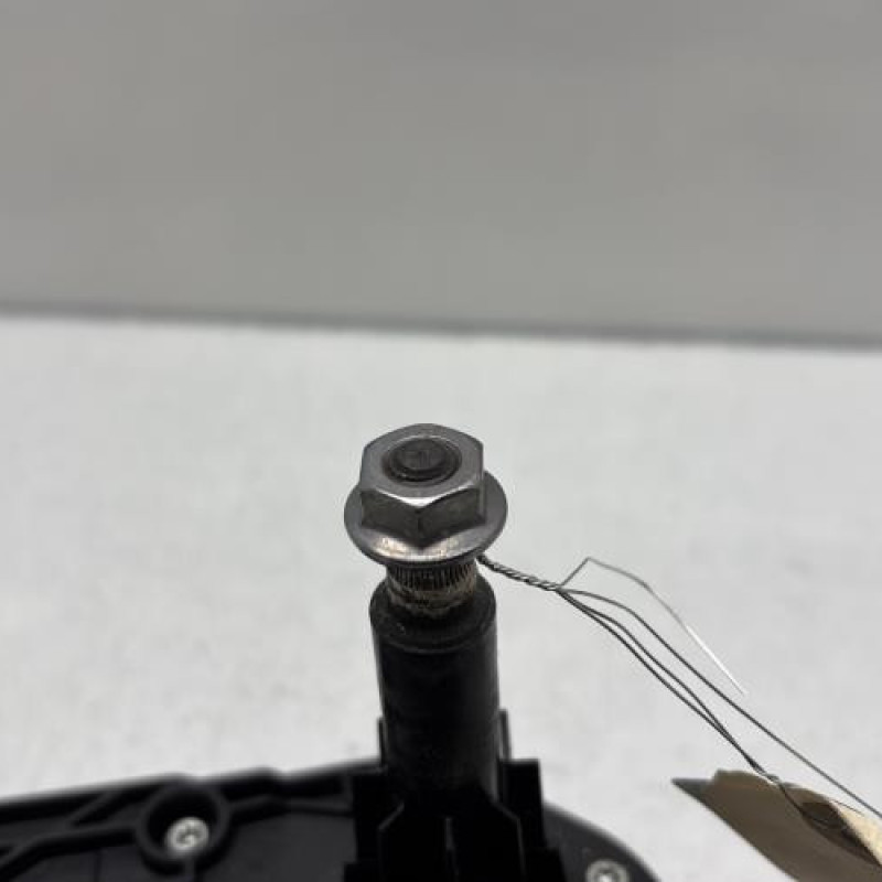 Moteur essuie glace arriere PEUGEOT 2008 1 Photo n°2