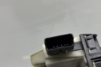 Serrure avant droit PEUGEOT 2008 1