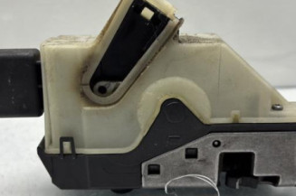 Serrure avant droit PEUGEOT 2008 1