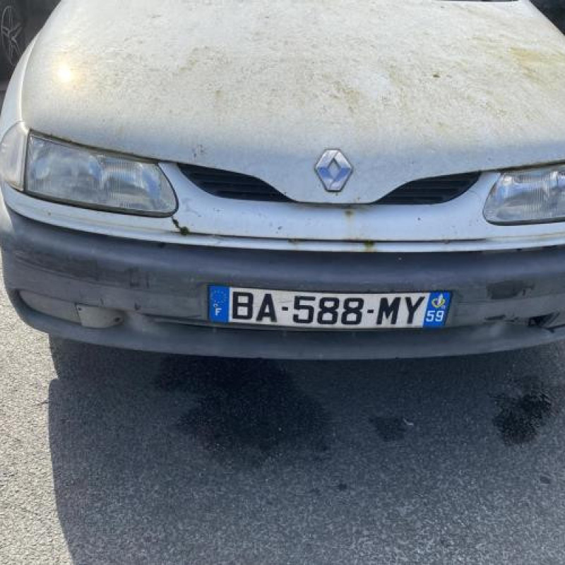 Bouton de warning RENAULT LAGUNA 1 Photo n°9