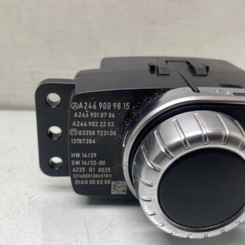 Commande GPS MERCEDES CLASSE A 176 Photo n°2