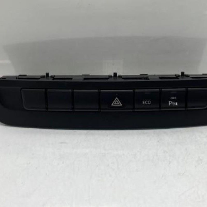 Bouton de warning MERCEDES CLASSE CLA 117 Photo n°1