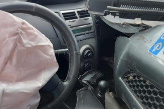 Pare boue avant gauche TOYOTA YARIS 2