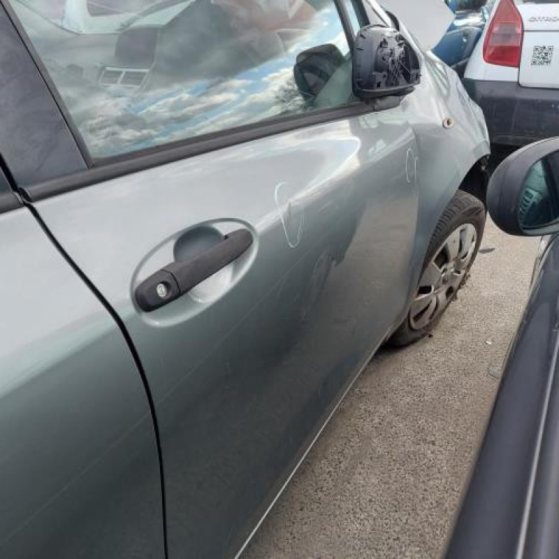 Pare boue avant gauche TOYOTA YARIS 2 Photo n°9