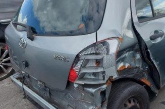 Pare boue avant gauche TOYOTA YARIS 2