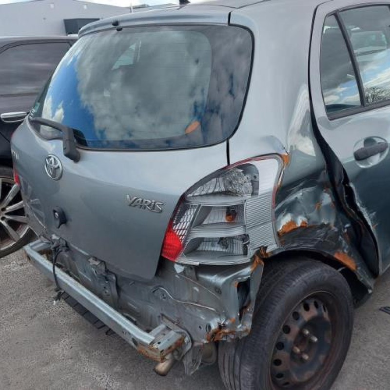 Pare boue avant gauche TOYOTA YARIS 2 Photo n°10