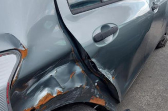 Pare boue avant gauche TOYOTA YARIS 2