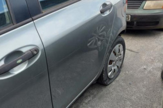 Pare boue avant gauche TOYOTA YARIS 2