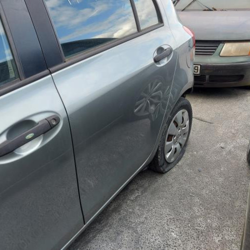 Pare boue avant gauche TOYOTA YARIS 2 Photo n°13