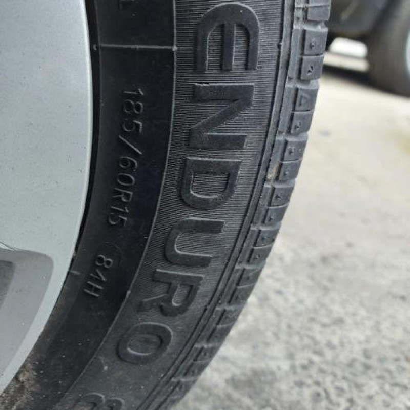 Pare boue avant gauche TOYOTA YARIS 2 Photo n°14