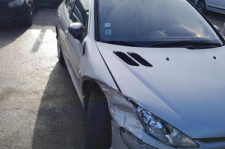 Pare boue avant gauche PEUGEOT 206