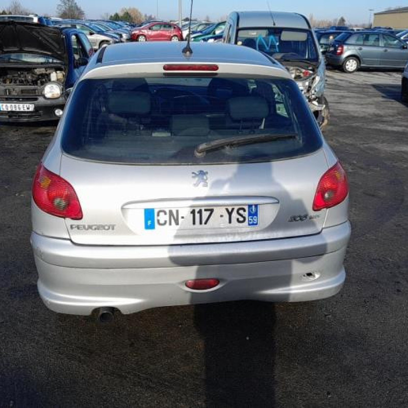 Pare boue avant gauche PEUGEOT 206 Photo n°6