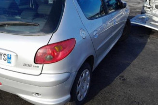 Pare boue avant gauche PEUGEOT 206