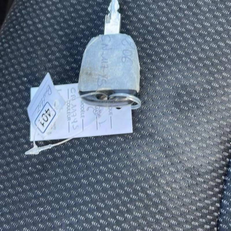 Pare boue avant gauche PEUGEOT 206 Photo n°10