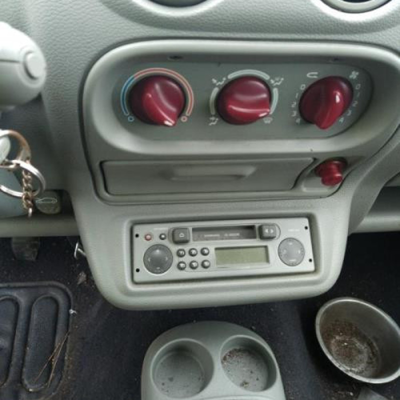 Pare boue avant gauche RENAULT TWINGO 1 Photo n°11