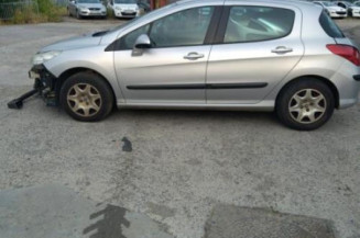 Pare boue avant gauche PEUGEOT 308 1