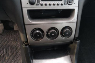 Pare boue avant gauche PEUGEOT 308 1