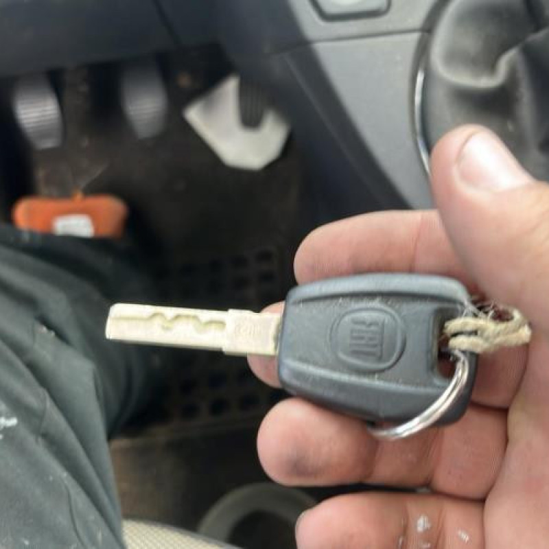 Pare boue avant gauche FIAT 500 2 Photo n°10