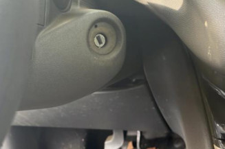 Pare boue avant gauche PEUGEOT 208 1