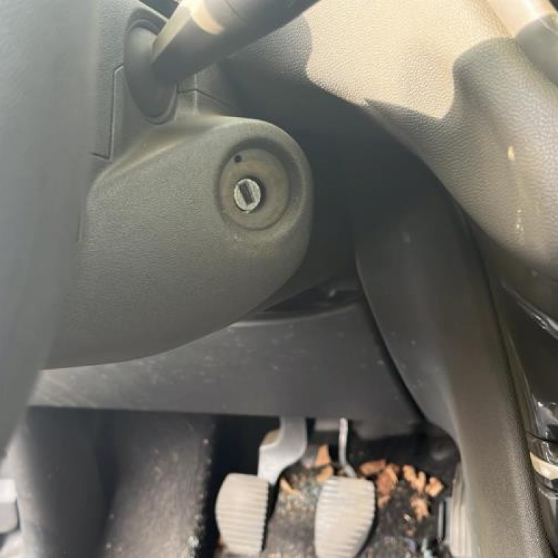 Pare boue avant gauche PEUGEOT 208 1 Photo n°7