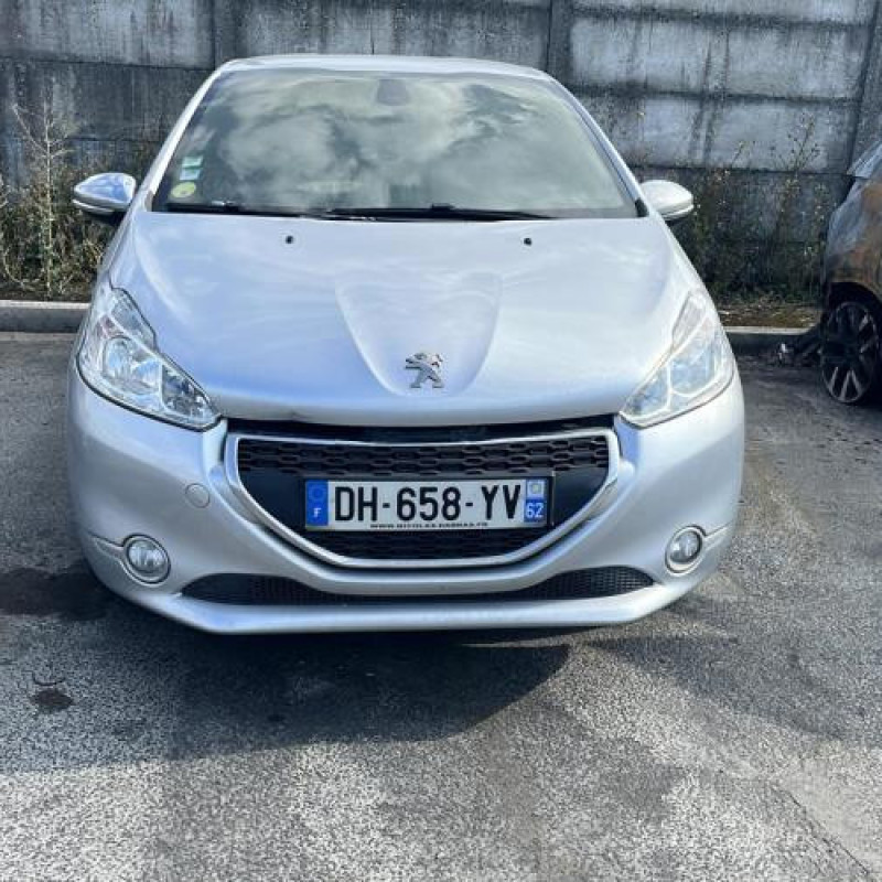 Pare boue avant gauche PEUGEOT 208 1 Photo n°8