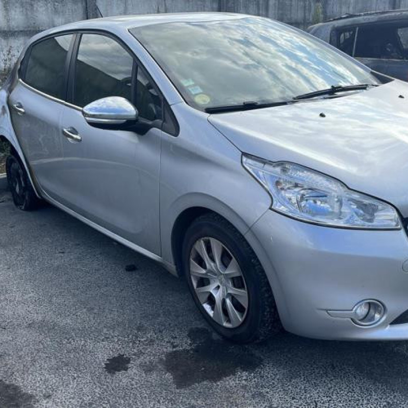 Pare boue avant gauche PEUGEOT 208 1 Photo n°10