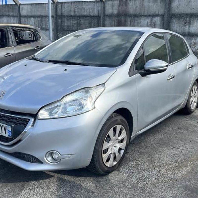 Pare boue avant gauche PEUGEOT 208 1 Photo n°11
