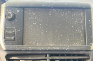 Pare boue avant gauche PEUGEOT 208 1