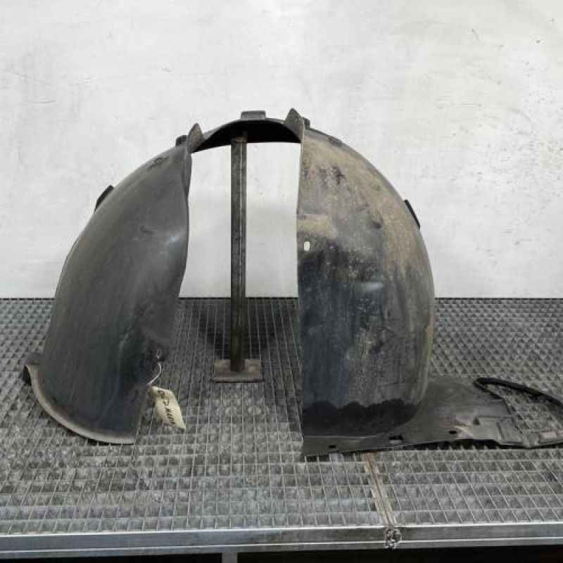 Pare boue avant gauche PEUGEOT 207 Photo n°1