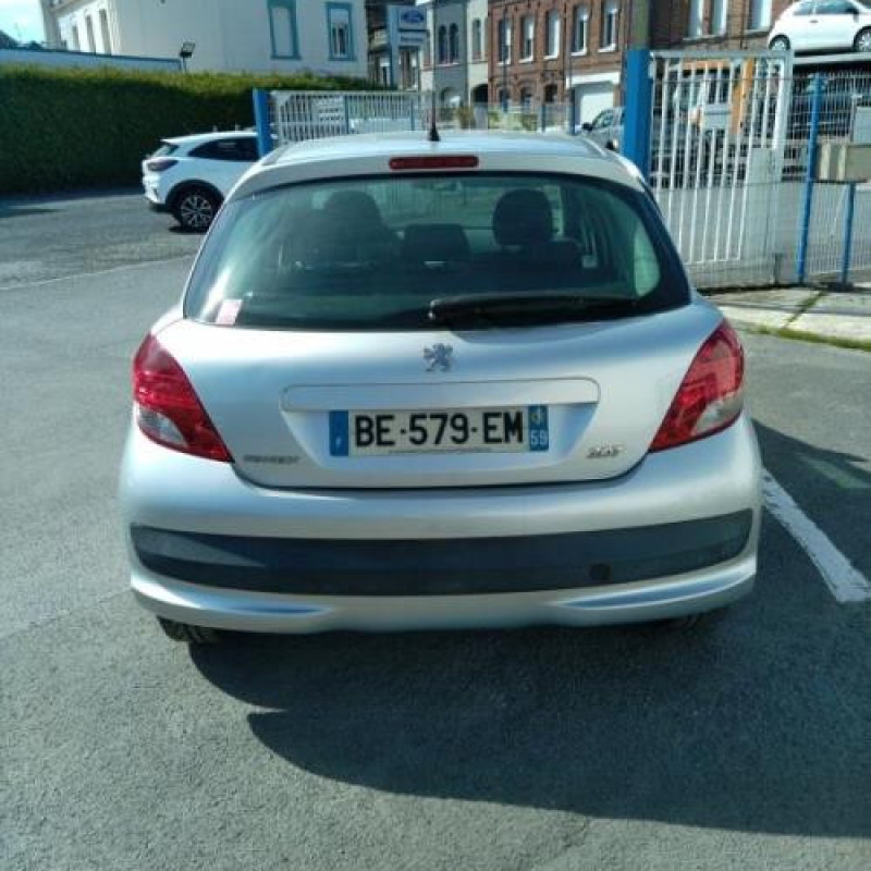 Pare boue avant gauche PEUGEOT 207 Photo n°6
