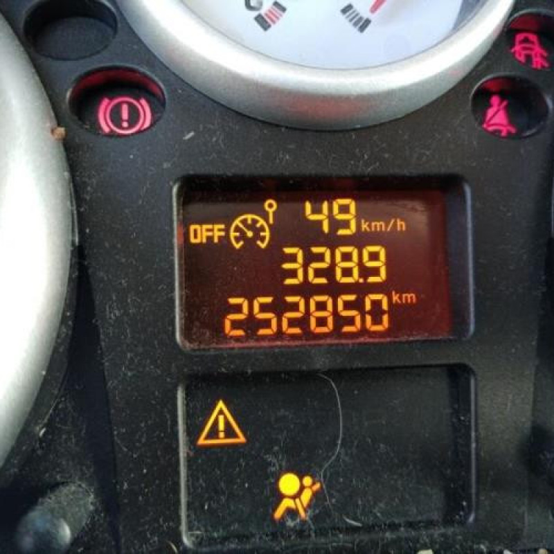 Pare boue avant gauche PEUGEOT 207 Photo n°8