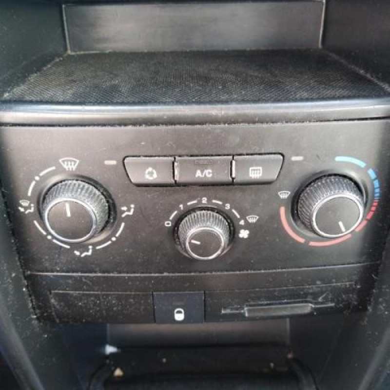 Pare boue avant gauche PEUGEOT 207 Photo n°13