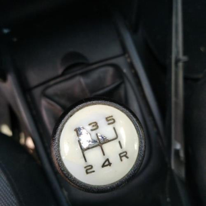 Pare boue avant gauche PEUGEOT 207 Photo n°16