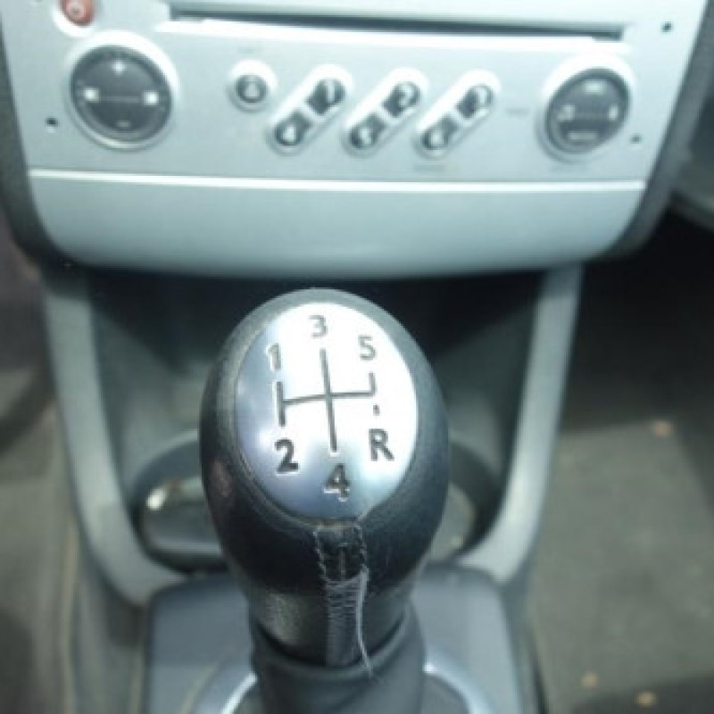 Pare boue avant gauche RENAULT MODUS Photo n°6