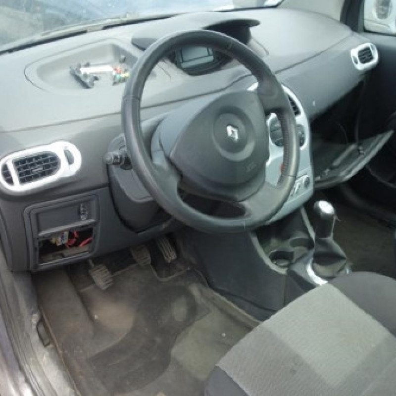 Pare boue avant gauche RENAULT MODUS Photo n°14