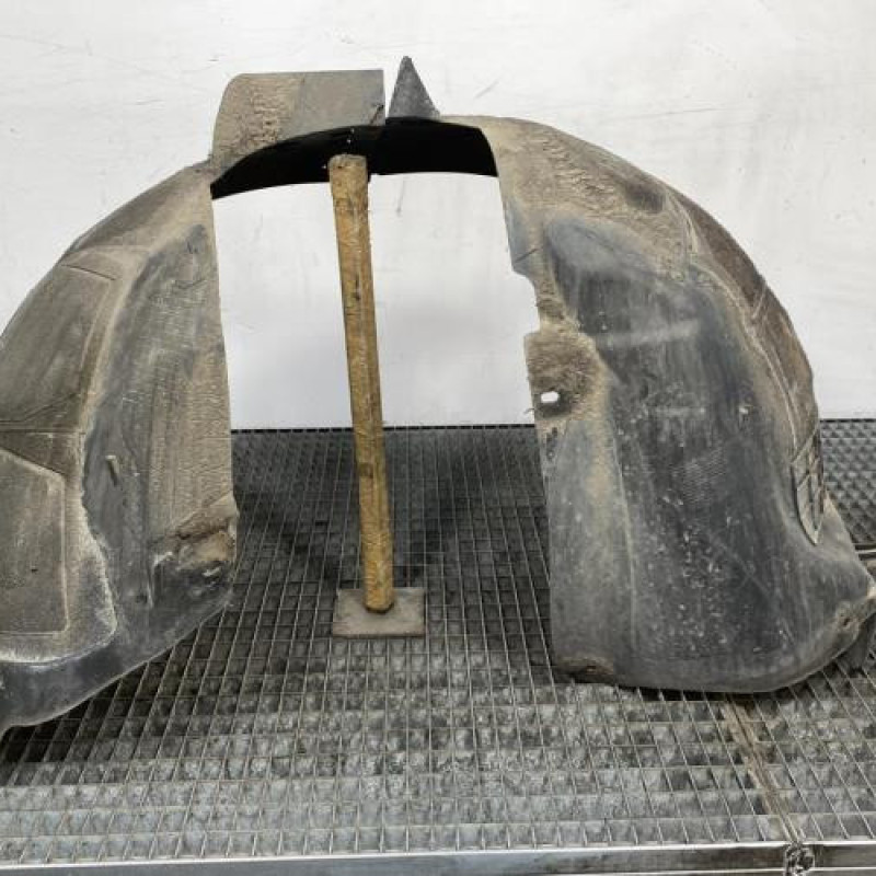 Pare boue avant gauche OPEL ASTRA J Photo n°2