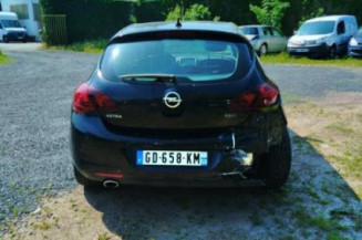 Pare boue avant gauche OPEL ASTRA J