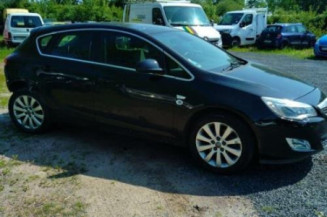 Pare boue avant gauche OPEL ASTRA J