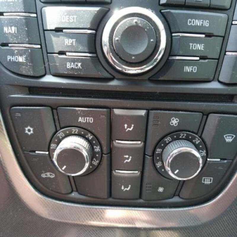 Pare boue avant gauche OPEL ASTRA J Photo n°11