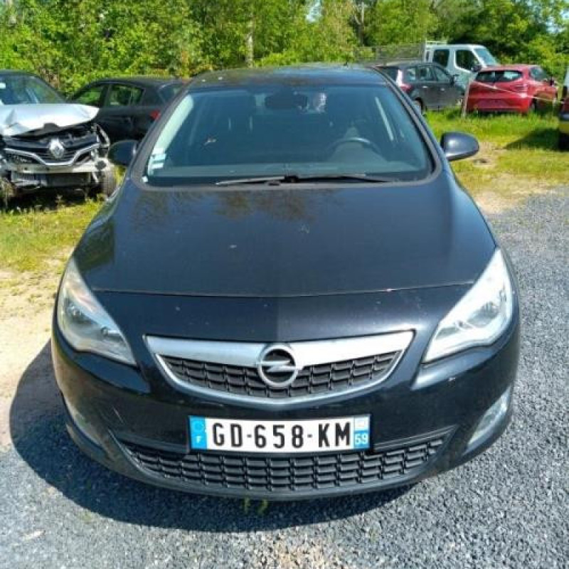 Pare boue avant gauche OPEL ASTRA J Photo n°12