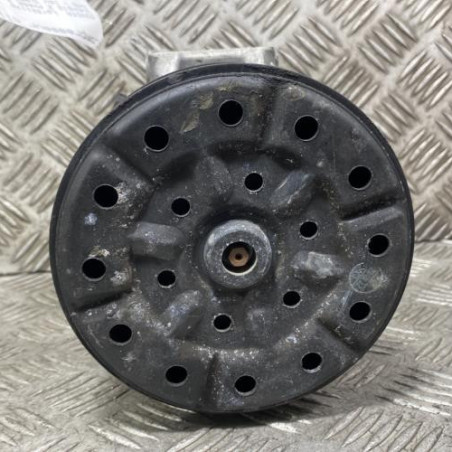 Compresseur clim TOYOTA AVENSIS 2 Photo n°1