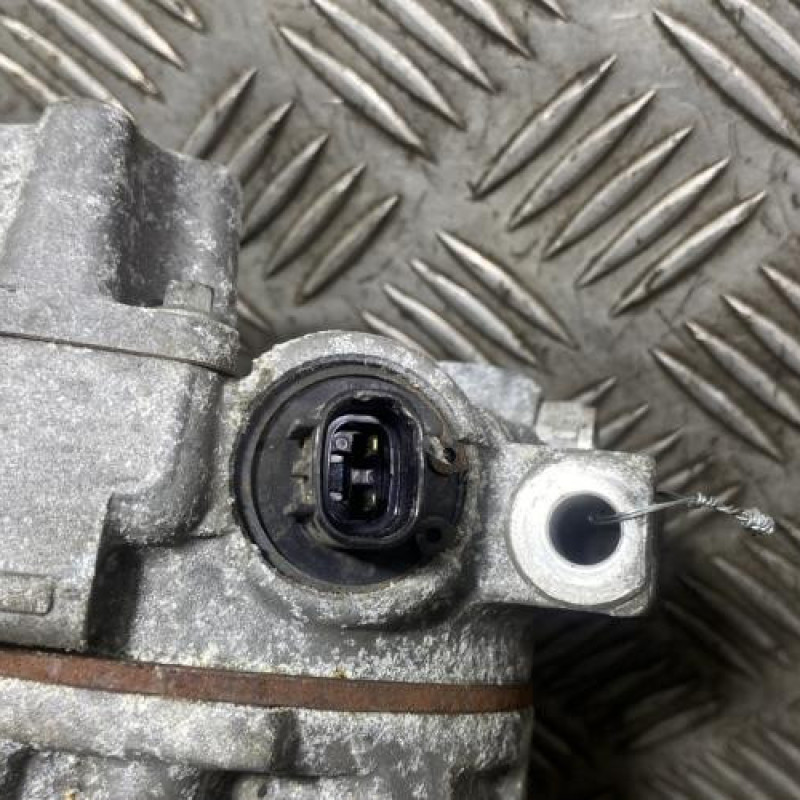 Compresseur clim TOYOTA AVENSIS 2 Photo n°2