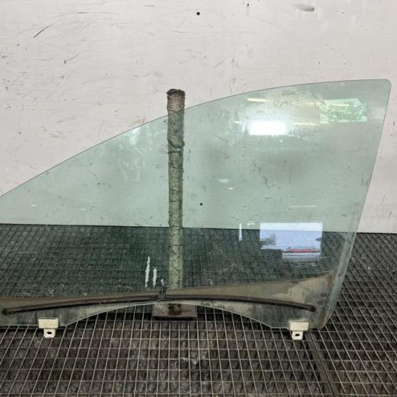 Vitre avant gauche RENAULT MEGANE 3 Photo n°1