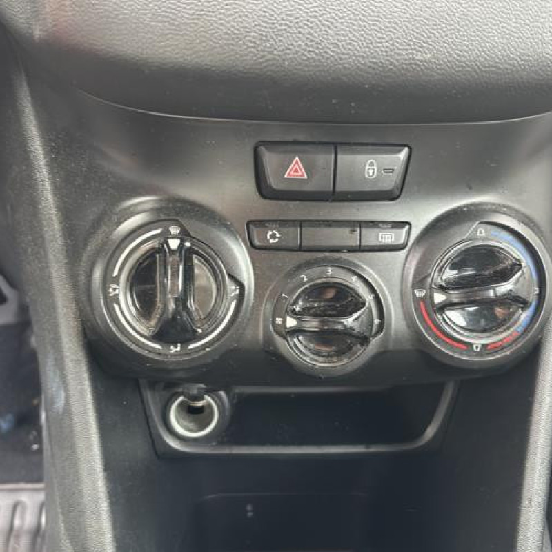 Leve vitre electrique avant gauche PEUGEOT 208 1 Photo n°17