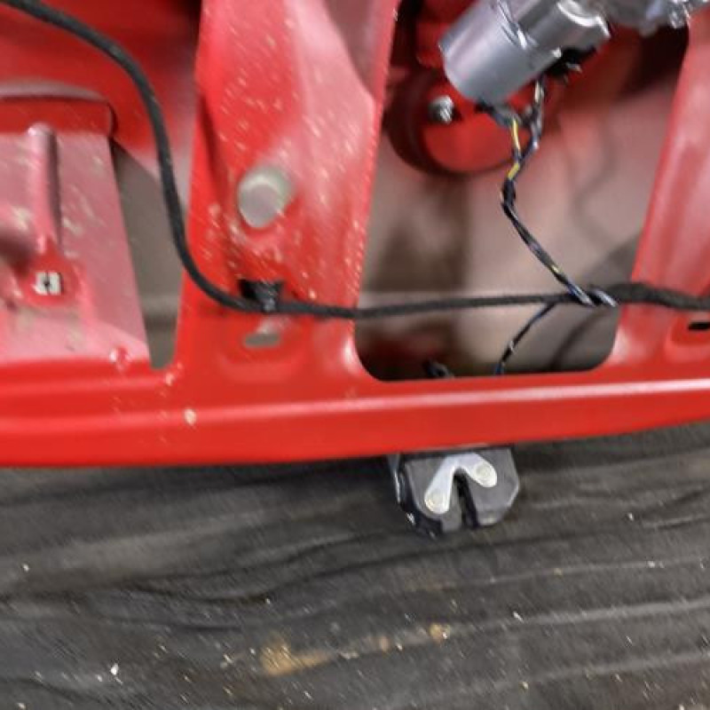 Malle/Hayon arriere OPEL CORSA Photo n°10