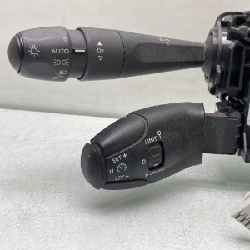 Com (Bloc Contacteur Tournant+Commodo Essuie Glace+Commodo Phare) OPEL VIVARO 3 Photo n°2