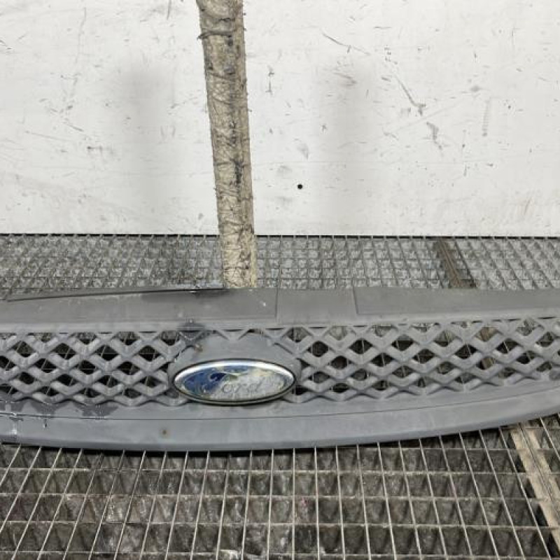 Calandre FORD FIESTA 5 Photo n°1