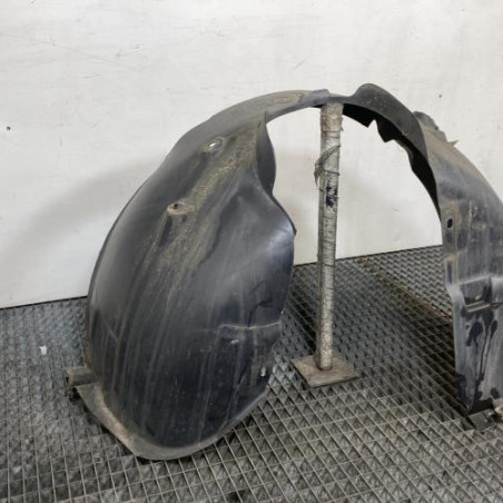 Pare boue avant gauche PEUGEOT 208 1