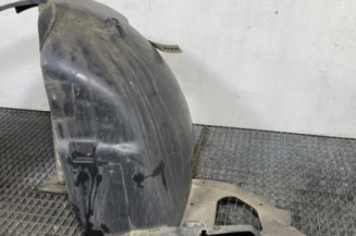 Pare boue avant gauche PEUGEOT 208 1